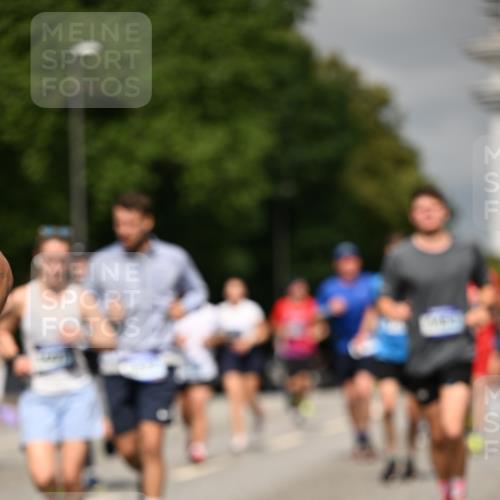 29.06.2025 - hella hamburg halbmarathon Dr. Thomas Lammeyer http://msf.ph/oto/8296935 29.06.2025 10:16:19 Kennedybrücke 1249, 1610, 1785, 1850, 1851, 2963, 2964, 3182, 3248, 3262, 3363, 4453, 4499, 5150, 5166, 5176, 6822, 6871, 7907, 8206, 8207, 8917, 8971, 9253, 9405, 9428, 10067, 10402, 10685, 11025 meine-sportfotos.de
