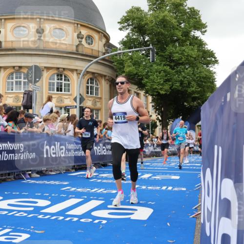 29.06.2025 - hella hamburg halbmarathon Strokosch-Dieckow http://msf.ph/oto/8296958 29.06.2025 10:52:19 Ziel 4140, 4419, 4587, 4837, 5087, 5482, 6164, 7896, 8371, 8661, 9074, 9876, 13015, 13211, 13707, 15144, 15275, 15446, 16591, 17773, 17997 meine-sportfotos.de