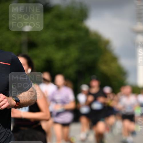 29.06.2025 - hella hamburg halbmarathon Dr. Thomas Lammeyer http://msf.ph/oto/8296976 29.06.2025 09:53:40 Kennedybrücke 1615, 1675, 1803, 1975, 2324, 2415, 2568, 2826, 3332, 3431, 3530, 4303, 4425, 4528, 4823, 5409, 5436, 5791, 5803, 6458, 6529, 6682, 7495, 7774, 7796, 8450, 8629, 8925, 9017, 9294, 9302, 9711, 9979, 10218, 10894, 11379 meine-sportfotos.de
