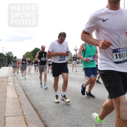 29.06.2025 - hella hamburg halbmarathon Lena Gebhardt http://msf.ph/oto/8296977 29.06.2025 10:21:35 Lombardsbrücke 13584, 2815, 19012, 1028, 1072, 1158, 1191, 1250, 1266, 1401, 1658, 1668, 1958, 2172, 2271, 2315, 2353, 2529, 2635, 2815, 2956, 2986, 3122, 3770, 3817, 3825, 3826, 4289, 4375, 4376, 4697, 4786, 5122, 5373, 5395, 5412, 5493, 5759, 5957, 6086, 6103, 6475, 6805, 6844, 7075, 7375, 7522, 7553, 7612, 7672, 7781, 8095, 8286, 8715, 8844, 8896, 8959, 9100, 9108, 9369, 9483, 9499, 9501, 9532, 9624, 10374, 10874, 11698 meine-sportfotos.de