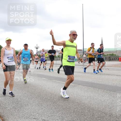 29.06.2025 - hella hamburg halbmarathon Lena Gebhardt http://msf.ph/oto/8296985 29.06.2025 10:56:11 Lombardsbrücke 13055, 14221, 6494, 8532, 1113, 1738, 1909, 2095, 2793, 2915, 3101, 3257, 3268, 3953, 3987, 4083, 4265, 4354, 4470, 4473, 4836, 4896, 5220, 5306, 5575, 5580, 5693, 5757, 5994, 6055, 6056, 6113, 6257, 6494, 6594, 6690, 6968, 7025, 7028, 7090, 7516, 7616, 7711, 7969, 8005, 8110, 8305, 8517, 8532, 8533, 8648, 8766, 9383, 9435, 9548, 9606, 9838, 9861, 9865, 9948, 9953, 9956, 10436, 10438, 10449, 10640, 10740, 10784, 10987, 11903, 11962, 11963 meine-sportfotos.de