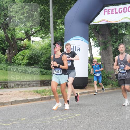29.06.2025 - hella hamburg halbmarathon KatJ http://msf.ph/oto/8297020 29.06.2025 10:42:55 Zwischen KM18-KM19 2034, 4249, 5643, 5721, 8311, 8639 meine-sportfotos.de