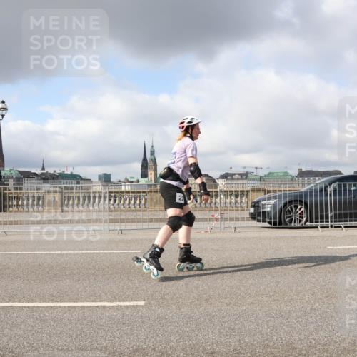 29.06.2025 - hella hamburg halbmarathon Lena Gebhardt http://msf.ph/oto/8297021 29.06.2025 09:06:01 Lombardsbrücke  meine-sportfotos.de
