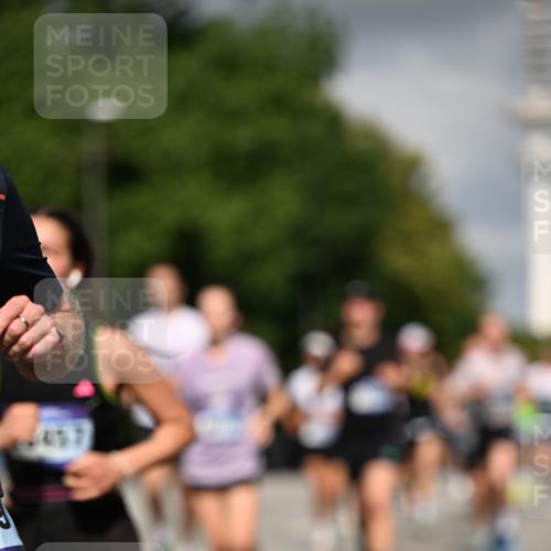 29.06.2025 - hella hamburg halbmarathon Dr. Thomas Lammeyer http://msf.ph/oto/8297022 29.06.2025 09:53:40 Kennedybrücke 1615, 1675, 1803, 1975, 2324, 2415, 2568, 2826, 3332, 3431, 3530, 4303, 4425, 4528, 4823, 5409, 5436, 5791, 5803, 6458, 6529, 6682, 7495, 7774, 7796, 8450, 8629, 8925, 9017, 9294, 9302, 9711, 9979, 10218, 10894, 11379 meine-sportfotos.de