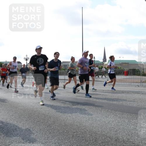 29.06.2025 - hella hamburg halbmarathon Lena Gebhardt http://msf.ph/oto/8297025 29.06.2025 09:59:19 Lombardsbrücke 1540, 4467, 13912, 12186, 12406, 51, 8509, 713, 1319, 1334, 1366, 1410, 1485, 1506, 1595, 1642, 1715, 1719, 1972, 2282, 2630, 2741, 2911, 3037, 3112, 3334, 3715, 4467, 4839, 5299, 5391, 5420, 5457, 5458, 5465, 5492, 5866, 6390, 6399, 6414, 6415, 6416, 6629, 7033, 7037, 7129, 7130, 7232, 7395, 7732, 7833, 7864, 8068, 8509, 8520, 8542, 8652, 8721, 8772, 8798, 8846, 8929, 9488, 9655, 9727, 9770, 9884, 9903, 9907, 9922, 10020, 10266, 10488 meine-sportfotos.de