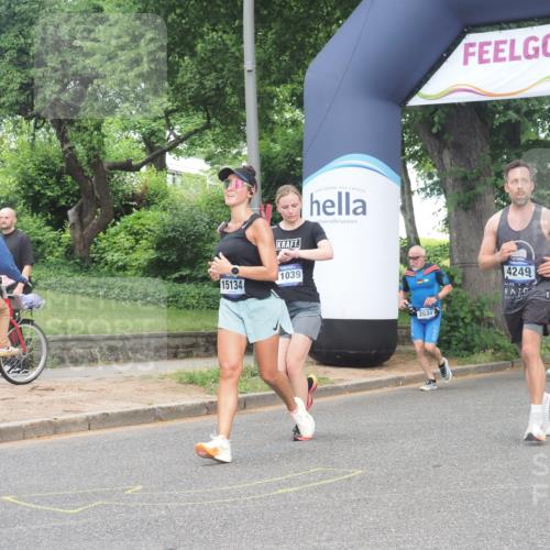 29.06.2025 - hella hamburg halbmarathon KatJ http://msf.ph/oto/8297033 29.06.2025 10:42:55 Zwischen KM18-KM19 2034, 4249, 5643, 5721, 8311, 8639 meine-sportfotos.de