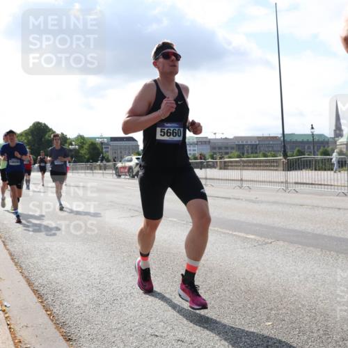 29.06.2025 - hella hamburg halbmarathon Lena Gebhardt http://msf.ph/oto/8297075 29.06.2025 09:46:48 Lombardsbrücke 18600, 13729, 5660, 1053, 1344, 1396, 1411, 1577, 1889, 2243, 3005, 4477, 4944, 5048, 5152, 5193, 5660, 6683, 7080, 7466, 7534, 7622, 7628, 7867, 7901, 8312, 8323, 8784, 8864, 10298, 10477, 10865, 10927, 10929, 11230, 11304, 11661, 11898, 12447, 12899, 12987, 13199, 13252, 13493, 13494, 13617, 13729, 13771, 13961, 14069, 14310, 14385, 15902, 16065, 16140, 16243, 16811, 16931, 16957 meine-sportfotos.de