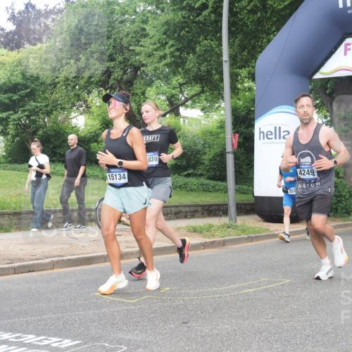 29.06.2025 - hella hamburg halbmarathon KatJ http://msf.ph/oto/8297078 29.06.2025 10:42:55 Zwischen KM18-KM19 2034, 4249, 5643, 5721, 8311, 8639 meine-sportfotos.de