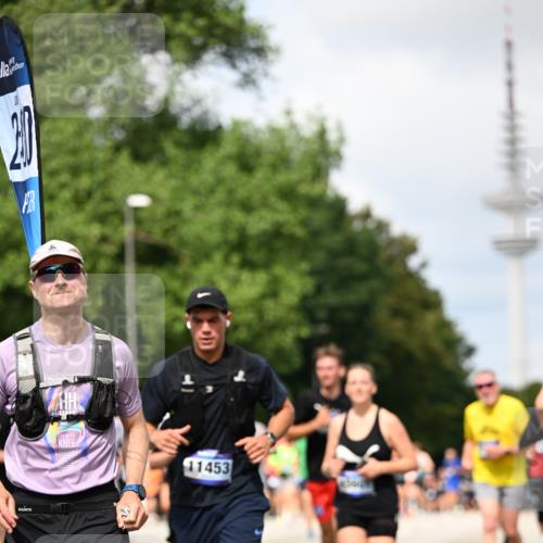 29.06.2025 - hella hamburg halbmarathon Dr. Thomas Lammeyer http://msf.ph/oto/8297099 29.06.2025 10:37:45 Kennedybrücke 1189, 1275, 1896, 1995, 2085, 2342, 2526, 2776, 3812, 4164, 4361, 4433, 4449, 4807, 5075, 5141, 5180, 5557, 5561, 5584, 5821, 5822, 6773, 6956, 6999, 7308, 7309, 7633, 7705, 8157, 8383, 8620, 8891, 9234, 9258, 9438, 9591, 9706, 9799, 9995, 10800, 11092, 11111, 11237, 11260 meine-sportfotos.de