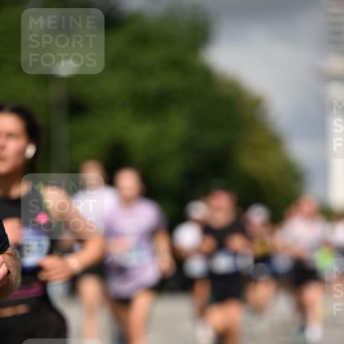 29.06.2025 - hella hamburg halbmarathon Dr. Thomas Lammeyer http://msf.ph/oto/8297121 29.06.2025 09:53:40 Kennedybrücke 1615, 1675, 1803, 1975, 2324, 2415, 2568, 2826, 3332, 3431, 3530, 4303, 4425, 4528, 4823, 5409, 5436, 5791, 5803, 6458, 6529, 6682, 7495, 7774, 7796, 8450, 8629, 8925, 9017, 9294, 9302, 9711, 9979, 10218, 10894, 11379 meine-sportfotos.de