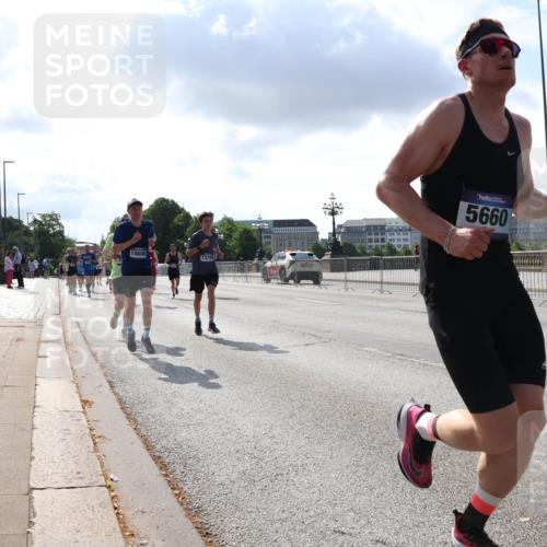 29.06.2025 - hella hamburg halbmarathon Lena Gebhardt http://msf.ph/oto/8297136 29.06.2025 09:46:48 Lombardsbrücke 18600, 13729, 5660, 1053, 1344, 1396, 1411, 1577, 1889, 2243, 3005, 4477, 4944, 5048, 5152, 5193, 5660, 6683, 7080, 7466, 7534, 7622, 7628, 7867, 7901, 8312, 8323, 8784, 8864, 10298, 10477, 10865, 10927, 10929, 11230, 11304, 11661, 11898, 12447, 12899, 12987, 13199, 13252, 13493, 13494, 13617, 13729, 13771, 13961, 14069, 14310, 14385, 15902, 16065, 16140, 16243, 16811, 16931, 16957 meine-sportfotos.de