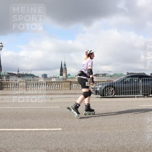 29.06.2025 - hella hamburg halbmarathon Lena Gebhardt http://msf.ph/oto/8297179 29.06.2025 09:06:01 Lombardsbrücke  meine-sportfotos.de