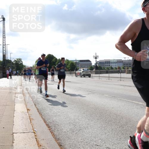 29.06.2025 - hella hamburg halbmarathon Lena Gebhardt http://msf.ph/oto/8297191 29.06.2025 09:46:48 Lombardsbrücke 18600, 13729, 5660, 1053, 1344, 1396, 1411, 1577, 1889, 2243, 3005, 4477, 4944, 5048, 5152, 5193, 5660, 6683, 7080, 7466, 7534, 7622, 7628, 7867, 7901, 8312, 8323, 8784, 8864, 10298, 10477, 10865, 10927, 10929, 11230, 11304, 11661, 11898, 12447, 12899, 12987, 13199, 13252, 13493, 13494, 13617, 13729, 13771, 13961, 14069, 14310, 14385, 15902, 16065, 16140, 16243, 16811, 16931, 16957 meine-sportfotos.de