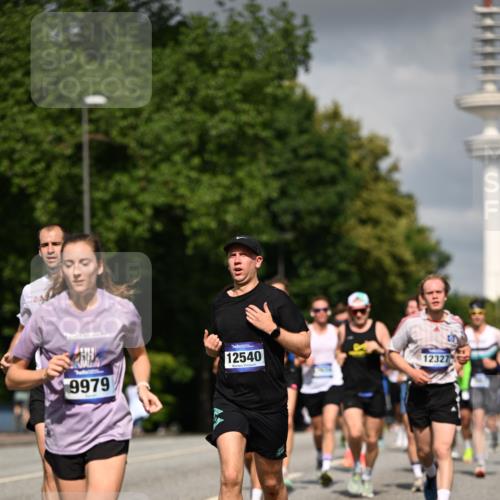 29.06.2025 - hella hamburg halbmarathon Dr. Thomas Lammeyer http://msf.ph/oto/8297208 29.06.2025 09:53:41 Kennedybrücke 1615, 1675, 1688, 1803, 2415, 2568, 2826, 3332, 3431, 3530, 4528, 4823, 5409, 5436, 5791, 5803, 6458, 6529, 6682, 7495, 7774, 7796, 8450, 8629, 8925, 9017, 9294, 9302, 9711, 9979, 10218, 10894, 10922, 11379 meine-sportfotos.de