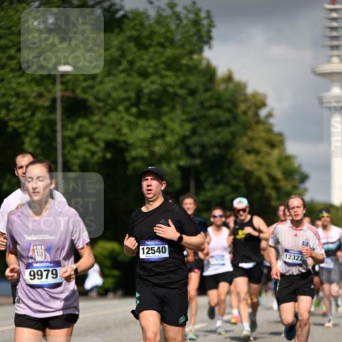 29.06.2025 - hella hamburg halbmarathon Dr. Thomas Lammeyer http://msf.ph/oto/8297257 29.06.2025 09:53:41 Kennedybrücke 1615, 1675, 1688, 1803, 2415, 2568, 2826, 3332, 3431, 3530, 4528, 4823, 5409, 5436, 5791, 5803, 6458, 6529, 6682, 7495, 7774, 7796, 8450, 8629, 8925, 9017, 9294, 9302, 9711, 9979, 10218, 10894, 10922, 11379 meine-sportfotos.de