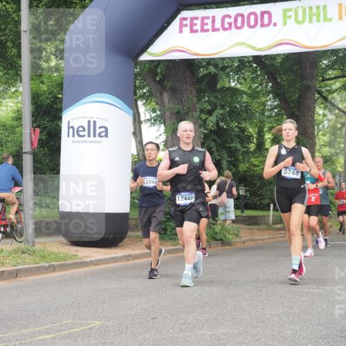 29.06.2025 - hella hamburg halbmarathon KatJ http://msf.ph/oto/8297270 29.06.2025 10:42:58 Zwischen KM18-KM19 2034, 4249, 5721, 5744 meine-sportfotos.de