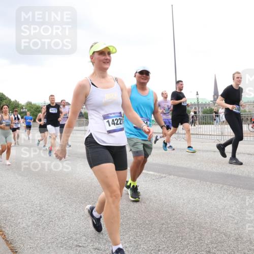 29.06.2025 - hella hamburg halbmarathon Lena Gebhardt http://msf.ph/oto/8297297 29.06.2025 10:56:12 Lombardsbrücke 3055, 4473, 14221, 3257, 5994, 1113, 1738, 1909, 2095, 2793, 2915, 3257, 3268, 3953, 3987, 4083, 4265, 4354, 4470, 4473, 4836, 4896, 5306, 5580, 5693, 5757, 5994, 6055, 6056, 6113, 6257, 6494, 6594, 6690, 6968, 7025, 7028, 7090, 7516, 7616, 7711, 7969, 8005, 8110, 8305, 8517, 8532, 8533, 8648, 8766, 9383, 9435, 9548, 9606, 9838, 9861, 9865, 9948, 9953, 10436, 10438, 10449, 10640, 10740, 10784, 10987, 11903, 11962, 11963 meine-sportfotos.de