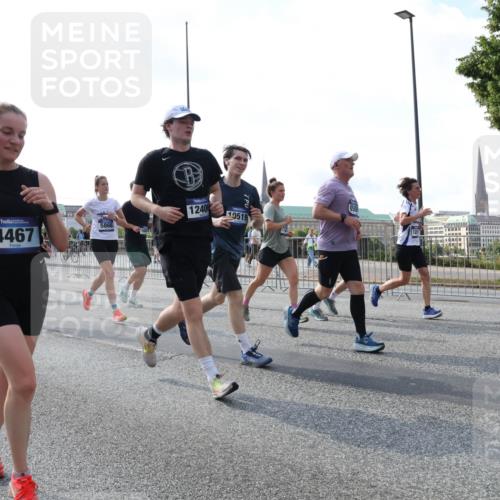 29.06.2025 - hella hamburg halbmarathon Lena Gebhardt http://msf.ph/oto/8297309 29.06.2025 09:59:20 Lombardsbrücke 17603, 4467, 5866, 1240, 19519, 1319, 1334, 1366, 1485, 1506, 1595, 1642, 1715, 1719, 1972, 2282, 2391, 2630, 2741, 2911, 3037, 3112, 3334, 3715, 4467, 4839, 5299, 5391, 5420, 5457, 5458, 5465, 5492, 5866, 6390, 6399, 6414, 6415, 6416, 6629, 7033, 7037, 7129, 7130, 7232, 7395, 7732, 7833, 7864, 8509, 8520, 8542, 8652, 8772, 8798, 8846, 8929, 9142, 9488, 9655, 9727, 9770, 9884, 9903, 9907, 9922, 10020, 10266, 10488, 11039 meine-sportfotos.de