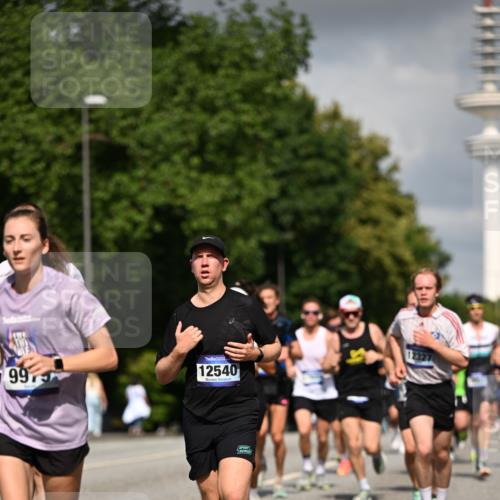 29.06.2025 - hella hamburg halbmarathon Dr. Thomas Lammeyer http://msf.ph/oto/8297315 29.06.2025 09:53:41 Kennedybrücke 1615, 1675, 1688, 1803, 2415, 2568, 2826, 3332, 3431, 3530, 4528, 4823, 5409, 5436, 5791, 5803, 6458, 6529, 6682, 7495, 7774, 7796, 8450, 8629, 8925, 9017, 9294, 9302, 9711, 9979, 10218, 10894, 10922, 11379 meine-sportfotos.de