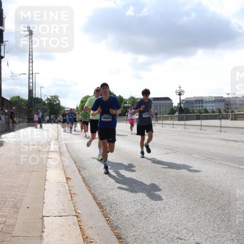 29.06.2025 - hella hamburg halbmarathon Lena Gebhardt http://msf.ph/oto/8297318 29.06.2025 09:46:49 Lombardsbrücke 18600, 13729, 1053, 1344, 1396, 1411, 1577, 1889, 2243, 3005, 4477, 4944, 5048, 5152, 5193, 5660, 6683, 7080, 7466, 7534, 7622, 7628, 7867, 7901, 8312, 8323, 8784, 8864, 10298, 10477, 10865, 10927, 10929, 11230, 11304, 11661, 11898, 12447, 12899, 12987, 13199, 13252, 13493, 13494, 13617, 13729, 13771, 13961, 14069, 14310, 14385, 15902, 16065, 16140, 16243, 16811, 16931, 16957 meine-sportfotos.de