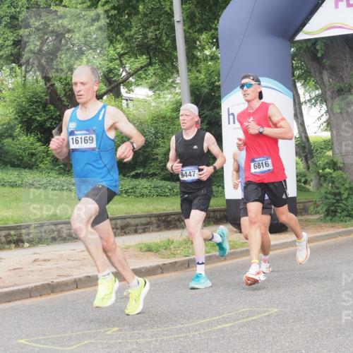 29.06.2025 - hella hamburg halbmarathon KatJ http://msf.ph/oto/8297330 29.06.2025 10:13:37 Zwischen KM18-KM19 2459, 6699, 6816 meine-sportfotos.de