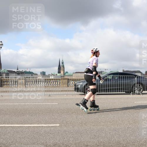29.06.2025 - hella hamburg halbmarathon Lena Gebhardt http://msf.ph/oto/8297333 29.06.2025 09:06:01 Lombardsbrücke  meine-sportfotos.de