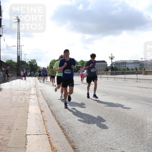 29.06.2025 - hella hamburg halbmarathon Lena Gebhardt http://msf.ph/oto/8297374 29.06.2025 09:46:49 Lombardsbrücke 13729, 18600, 1053, 1344, 1396, 1411, 1577, 1889, 2243, 3005, 4477, 4944, 5048, 5152, 5193, 5660, 6683, 7080, 7466, 7534, 7622, 7628, 7867, 7901, 8312, 8323, 8784, 8864, 10298, 10477, 10865, 10927, 10929, 11230, 11304, 11661, 11898, 12447, 12899, 12987, 13199, 13252, 13493, 13494, 13617, 13729, 13771, 13961, 14069, 14310, 14385, 15902, 16065, 16140, 16243, 16811, 16931, 16957 meine-sportfotos.de