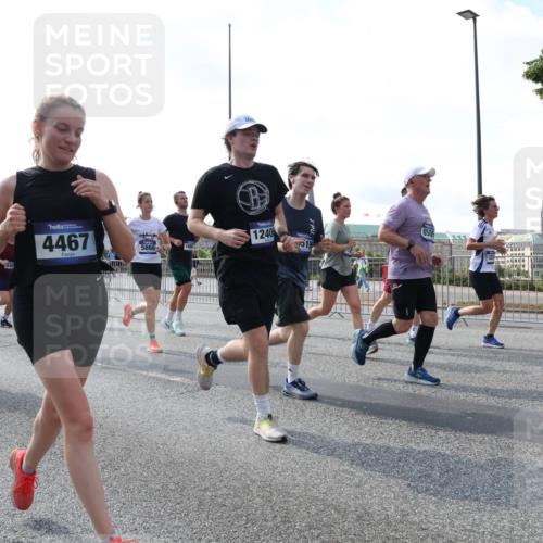 29.06.2025 - hella hamburg halbmarathon Lena Gebhardt http://msf.ph/oto/8297414 29.06.2025 09:59:20 Lombardsbrücke 17603, 13912, 4467, 5866, 1240, 519, 1319, 1334, 1366, 1485, 1506, 1595, 1642, 1715, 1719, 1972, 2282, 2391, 2630, 2741, 2911, 3037, 3112, 3334, 3715, 4467, 4839, 5299, 5391, 5420, 5457, 5458, 5465, 5492, 5866, 6390, 6399, 6414, 6415, 6416, 6629, 7033, 7037, 7129, 7130, 7232, 7395, 7732, 7833, 7864, 8509, 8520, 8542, 8652, 8772, 8798, 8846, 8929, 9142, 9488, 9655, 9727, 9770, 9884, 9903, 9907, 9922, 10020, 10266, 10488, 11039 meine-sportfotos.de