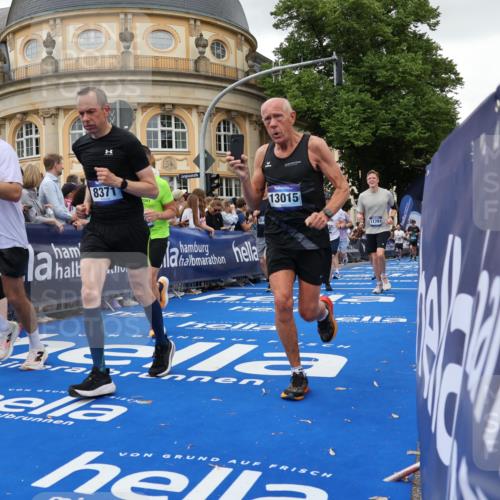 29.06.2025 - hella hamburg halbmarathon Strokosch-Dieckow http://msf.ph/oto/8297422 29.06.2025 10:52:28 Ziel 3715, 6561, 6562, 7178, 7232, 8371, 8661, 9145, 9739, 9876, 11791, 13015, 13211, 13301, 14561, 15001, 15144, 15980, 17997, 18982 meine-sportfotos.de