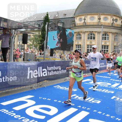 29.06.2025 - hella hamburg halbmarathon Michael Strokosch http://msf.ph/oto/8297446 29.06.2025 10:57:21 Ziel 1877, 2417, 2676, 4940, 5926, 6272, 8585, 9450, 9577, 9934, 10383, 11590, 12014, 12590, 13664, 13750, 15110, 15229, 15664, 16625, 17660, 17779, 17848, 17993, 19184 meine-sportfotos.de