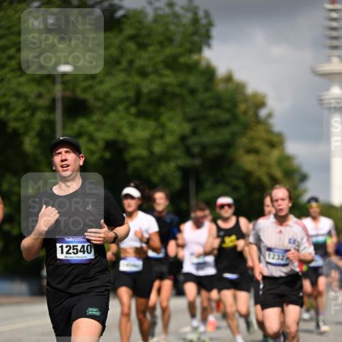 29.06.2025 - hella hamburg halbmarathon Dr. Thomas Lammeyer http://msf.ph/oto/8297474 29.06.2025 09:53:42 Kennedybrücke 1615, 1675, 1688, 1803, 2415, 2568, 2826, 3332, 3530, 4398, 4528, 4823, 5409, 5436, 5791, 5803, 6458, 6529, 6682, 7495, 7774, 7796, 8450, 8629, 8925, 9017, 9294, 9302, 9711, 9979, 10218, 10894, 10922, 11379 meine-sportfotos.de
