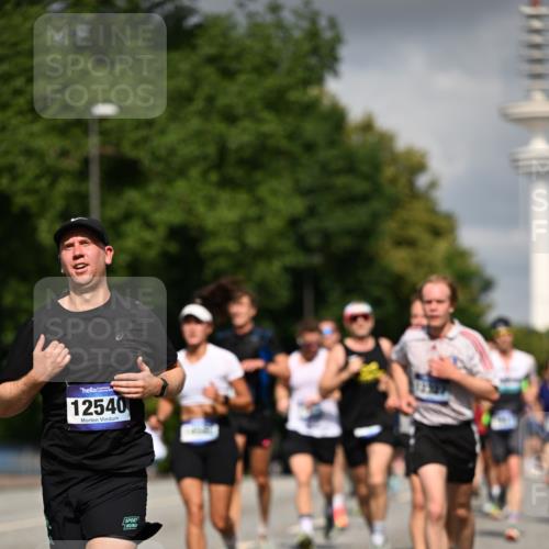 29.06.2025 - hella hamburg halbmarathon Dr. Thomas Lammeyer http://msf.ph/oto/8297511 29.06.2025 09:53:42 Kennedybrücke 1615, 1675, 1688, 1803, 2415, 2568, 2826, 3332, 3530, 4398, 4528, 4823, 5409, 5436, 5791, 5803, 6458, 6529, 6682, 7495, 7774, 7796, 8450, 8629, 8925, 9017, 9294, 9302, 9711, 9979, 10218, 10894, 10922, 11379 meine-sportfotos.de