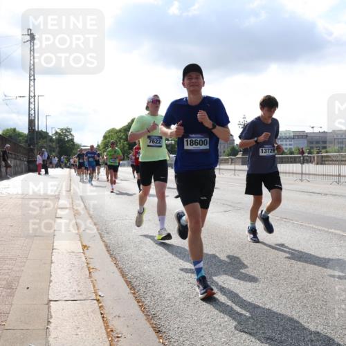 29.06.2025 - hella hamburg halbmarathon Lena Gebhardt http://msf.ph/oto/8297521 29.06.2025 09:46:49 Lombardsbrücke 7622, 18600, 13729, 1053, 1344, 1396, 1411, 1577, 1889, 2243, 3005, 4477, 4944, 5048, 5152, 5193, 5660, 6683, 7080, 7466, 7534, 7622, 7628, 7867, 7901, 8312, 8323, 8784, 8864, 10298, 10477, 10865, 10927, 10929, 11230, 11304, 11661, 11898, 12447, 12899, 12987, 13199, 13252, 13493, 13494, 13617, 13729, 13771, 13961, 14069, 14310, 14385, 15902, 16065, 16140, 16243, 16811, 16931, 16957 meine-sportfotos.de