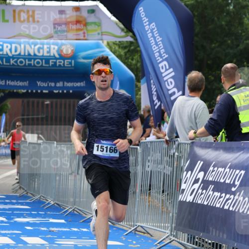 29.06.2025 - hella hamburg halbmarathon Strokosch-Dieckow http://msf.ph/oto/8297527 29.06.2025 10:17:55 Ziel 14932, 15166, 19072 meine-sportfotos.de