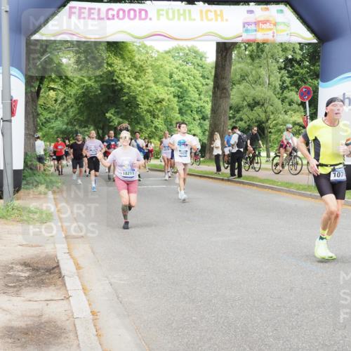29.06.2025 - hella hamburg halbmarathon MichiJ http://msf.ph/oto/8297534 29.06.2025 10:34:23 Zwischen KM18-KM19 1070, 2623, 6532, 7056, 8564, 10208, 10211, 11125, 12277, 13630, 16475, 17332, 18211 meine-sportfotos.de