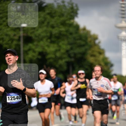 29.06.2025 - hella hamburg halbmarathon Dr. Thomas Lammeyer http://msf.ph/oto/8297555 29.06.2025 09:53:42 Kennedybrücke 1615, 1675, 1688, 1803, 2415, 2568, 2826, 3332, 3530, 4398, 4528, 4823, 5409, 5436, 5791, 5803, 6458, 6529, 6682, 7495, 7774, 7796, 8450, 8629, 8925, 9017, 9294, 9302, 9711, 9979, 10218, 10894, 10922, 11379 meine-sportfotos.de