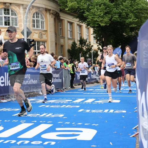 29.06.2025 - hella hamburg halbmarathon Strokosch-Dieckow http://msf.ph/oto/8297569 29.06.2025 10:52:35 Ziel 2346, 2670, 3715, 3952, 3999, 5116, 6561, 6562, 7232, 7475, 9145, 9739, 9869, 10115, 11459, 11689, 12450, 12482, 13051, 13301, 14122, 14561, 15001, 15980, 18982 meine-sportfotos.de