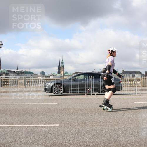 29.06.2025 - hella hamburg halbmarathon Lena Gebhardt http://msf.ph/oto/8297578 29.06.2025 09:06:02 Lombardsbrücke  meine-sportfotos.de