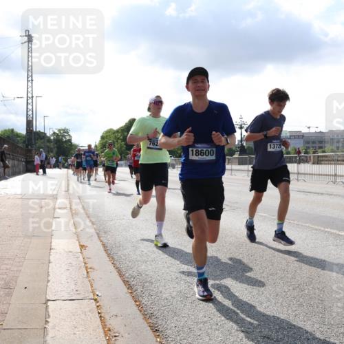 29.06.2025 - hella hamburg halbmarathon Lena Gebhardt http://msf.ph/oto/8297579 29.06.2025 09:46:49 Lombardsbrücke 762, 18600, 13729, 1053, 1344, 1396, 1411, 1577, 1889, 2243, 3005, 4477, 4944, 5048, 5152, 5193, 5660, 6683, 7080, 7466, 7534, 7622, 7628, 7867, 7901, 8312, 8323, 8784, 8864, 10298, 10477, 10865, 10927, 10929, 11230, 11304, 11661, 11898, 12447, 12899, 12987, 13199, 13252, 13493, 13494, 13617, 13729, 13771, 13961, 14069, 14310, 14385, 15902, 16065, 16140, 16243, 16811, 16931, 16957 meine-sportfotos.de