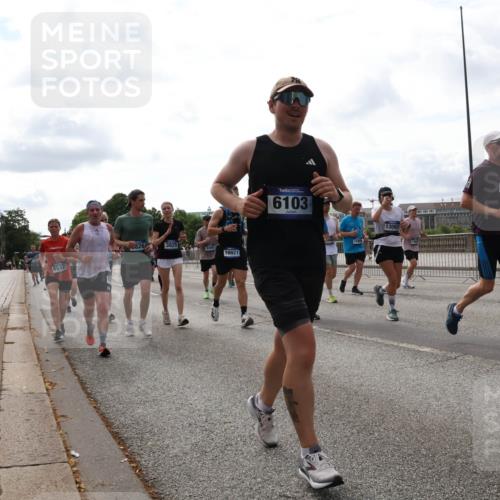 29.06.2025 - hella hamburg halbmarathon Lena Gebhardt http://msf.ph/oto/8297586 29.06.2025 10:21:38 Lombardsbrücke 826, 3825, 6286, 10921, 95324, 6103, 1588, 13093, 4697, 16045, 1028, 1072, 1158, 1191, 1250, 1401, 1668, 1958, 2172, 2271, 2315, 2353, 2529, 2635, 2815, 2956, 2986, 3122, 3606, 3770, 3817, 3825, 3826, 3995, 4046, 4289, 4375, 4376, 4697, 4786, 5122, 5373, 5395, 5412, 5493, 5759, 5957, 6086, 6103, 6475, 6676, 6805, 6844, 7075, 7375, 7522, 7553, 7612, 7672, 7781, 8095, 8286, 8715, 8844, 8896, 8959, 9002, 9062, 9100, 9369, 9483, 9499, 9501, 9532, 9624, 10374, 10874, 11698 meine-sportfotos.de
