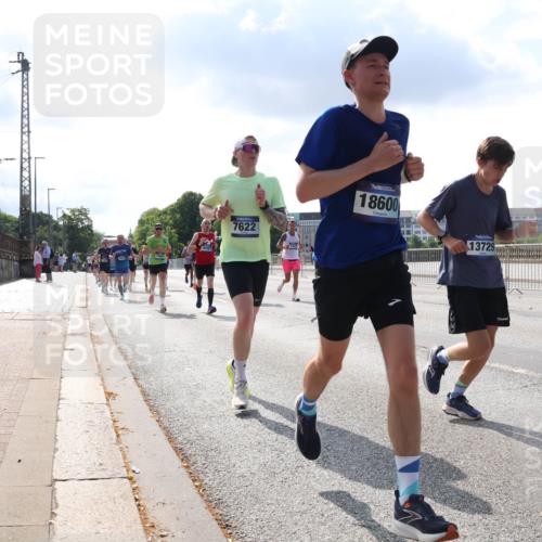 29.06.2025 - hella hamburg halbmarathon Lena Gebhardt http://msf.ph/oto/8297611 29.06.2025 09:46:50 Lombardsbrücke 7622, 18600, 13729, 1053, 1344, 1396, 1411, 1577, 1889, 2243, 3005, 4477, 4944, 5048, 5152, 5193, 5660, 6683, 7080, 7466, 7534, 7622, 7628, 7867, 7901, 8312, 8323, 8784, 9519, 10298, 10477, 10865, 10927, 10929, 11055, 11230, 11304, 11661, 11898, 12447, 12899, 12987, 13148, 13199, 13252, 13493, 13494, 13617, 13729, 13771, 13961, 13991, 14069, 14310, 14385, 15902, 16065, 16140, 16243, 16811, 16931, 16957 meine-sportfotos.de