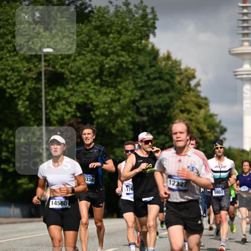 29.06.2025 - hella hamburg halbmarathon Dr. Thomas Lammeyer http://msf.ph/oto/8297642 29.06.2025 09:53:43 Kennedybrücke 1615, 1675, 1688, 1803, 2415, 2568, 2826, 3332, 3530, 4398, 4528, 4823, 5409, 5436, 5791, 5803, 6458, 6529, 6649, 6682, 7495, 7774, 7796, 8450, 8629, 8925, 9017, 9116, 9294, 9302, 9711, 9979, 10218, 10894, 10922, 11379 meine-sportfotos.de