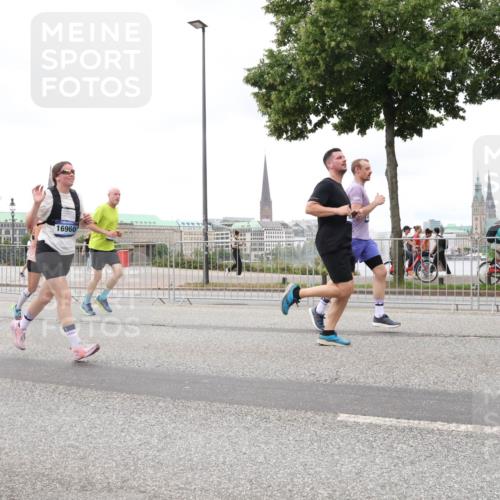 29.06.2025 - hella hamburg halbmarathon Lena Gebhardt http://msf.ph/oto/8297678 29.06.2025 10:56:14 Lombardsbrücke 4473, 16960, 1047, 1113, 1738, 1909, 2095, 2793, 2915, 3257, 3268, 3675, 3676, 3953, 3987, 4083, 4265, 4354, 4470, 4473, 4836, 4896, 5237, 5306, 5580, 5693, 5757, 5994, 6055, 6056, 6113, 6257, 6494, 6594, 6690, 6968, 7025, 7028, 7090, 7307, 7516, 7616, 7711, 7969, 8005, 8110, 8305, 8517, 8532, 8533, 8766, 9383, 9435, 9548, 9606, 9838, 9861, 9865, 9948, 9953, 10449, 10640, 10740, 10784, 10987, 11903, 11962, 11963 meine-sportfotos.de