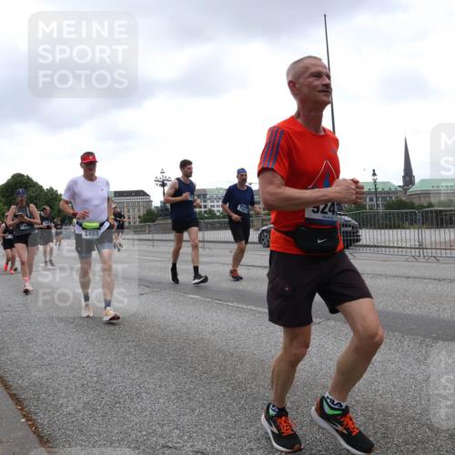 29.06.2025 - hella hamburg halbmarathon Lena Gebhardt http://msf.ph/oto/8297684 29.06.2025 10:46:49 Lombardsbrücke 1073, 1185, 1286, 1363, 1371, 1375, 1593, 1607, 1608, 1720, 1837, 1961, 1999, 2162, 2211, 2320, 2327, 2500, 2555, 2556, 2665, 2697, 2981, 3277, 3406, 3407, 3469, 3734, 3823, 4202, 4239, 4296, 4342, 4355, 4448, 4604, 5111, 5114, 5700, 5796, 5953, 6124, 6161, 6485, 6496, 6740, 7073, 7303, 7412, 7767, 7827, 8477, 8486, 8551, 8553, 8684, 8700, 8967, 9691, 10153, 10230, 13969, 14261, 15852, 16882, 16987 meine-sportfotos.de