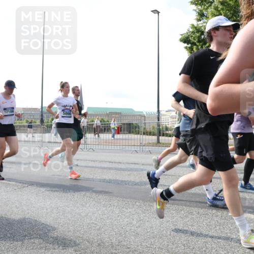 29.06.2025 - hella hamburg halbmarathon Lena Gebhardt http://msf.ph/oto/8297713 29.06.2025 09:59:20 Lombardsbrücke 13, 603, 12186, 5866, 1319, 1334, 1366, 1485, 1506, 1595, 1642, 1715, 1719, 1972, 2282, 2391, 2630, 2741, 2911, 3037, 3112, 3334, 3715, 4467, 4839, 5299, 5391, 5420, 5457, 5458, 5465, 5492, 5866, 6390, 6399, 6414, 6415, 6416, 6629, 7033, 7037, 7129, 7130, 7232, 7395, 7732, 7833, 7864, 8509, 8520, 8542, 8652, 8772, 8798, 8846, 8929, 9142, 9488, 9655, 9727, 9770, 9884, 9903, 9907, 9922, 10020, 10266, 10488, 11039 meine-sportfotos.de