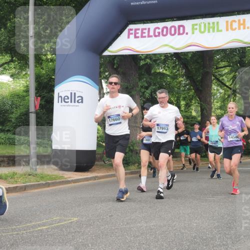 29.06.2025 - hella hamburg halbmarathon KatJ http://msf.ph/oto/8297890 29.06.2025 10:43:03 Zwischen KM18-KM19 5744, 6759, 6924 meine-sportfotos.de