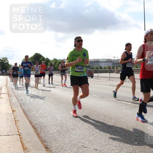 29.06.2025 - hella hamburg halbmarathon Lena Gebhardt http://msf.ph/oto/8297901 29.06.2025 09:46:52 Lombardsbrücke 16417, 16881, 8323, 18357, 1053, 1344, 1396, 1411, 1577, 1889, 2243, 2563, 3005, 4477, 4944, 5048, 5152, 5193, 5660, 6683, 7080, 7466, 7534, 7622, 7628, 7867, 8312, 8323, 8784, 9519, 10298, 10477, 10865, 10927, 10929, 11055, 11230, 11304, 11661, 11898, 12204, 12447, 12899, 12987, 13148, 13199, 13493, 13494, 13729, 13771, 13961, 13991, 14069, 14310, 14385, 15902, 16065, 16140, 16243, 16811, 16957 meine-sportfotos.de