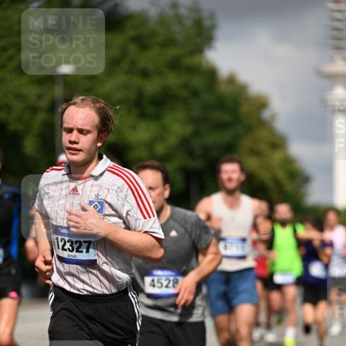 29.06.2025 - hella hamburg halbmarathon Dr. Thomas Lammeyer http://msf.ph/oto/8297933 29.06.2025 09:53:44 Kennedybrücke 1615, 1675, 1688, 1803, 2415, 2568, 2826, 3332, 3530, 4398, 4528, 4823, 5409, 5436, 5791, 5803, 6458, 6529, 6649, 6682, 7495, 7774, 7796, 8450, 8629, 8925, 9017, 9116, 9294, 9302, 9711, 9979, 10218, 10894, 10922, 11379 meine-sportfotos.de