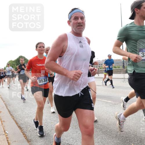 29.06.2025 - hella hamburg halbmarathon Lena Gebhardt http://msf.ph/oto/8297960 29.06.2025 10:21:40 Lombardsbrücke 1560, 9532, 3826, 1540, 1028, 1072, 1158, 1191, 1250, 1401, 1668, 1958, 2172, 2271, 2315, 2353, 2529, 2635, 2815, 3122, 3606, 3770, 3817, 3825, 3826, 3995, 4046, 4289, 4375, 4376, 4697, 4786, 5122, 5373, 5395, 5412, 5493, 5641, 5759, 5957, 6086, 6103, 6475, 6676, 6805, 6844, 7075, 7162, 7375, 7522, 7553, 7612, 7672, 7781, 8095, 8286, 8715, 8844, 8896, 8959, 9002, 9062, 9100, 9369, 9483, 9499, 9501, 9532, 9624, 10374, 10874 meine-sportfotos.de