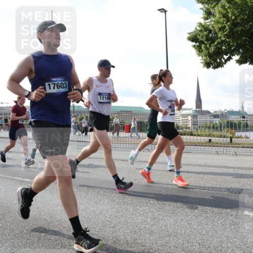 29.06.2025 - hella hamburg halbmarathon Lena Gebhardt http://msf.ph/oto/8297973 29.06.2025 09:59:21 Lombardsbrücke 13912, 17603, 12186, 586, 1319, 1334, 1366, 1485, 1506, 1595, 1642, 1715, 1719, 1972, 2282, 2391, 2432, 2630, 2741, 2911, 3037, 3112, 3334, 3668, 3715, 4426, 4467, 4837, 4839, 5299, 5391, 5420, 5457, 5458, 5465, 5492, 5866, 6390, 6399, 6414, 6415, 6416, 6629, 7033, 7037, 7129, 7130, 7232, 7395, 7833, 7864, 8509, 8520, 8542, 8652, 8772, 8798, 8846, 8929, 9142, 9488, 9655, 9727, 9884, 9903, 9907, 9922, 9984, 10020, 10266, 10488, 11039 meine-sportfotos.de